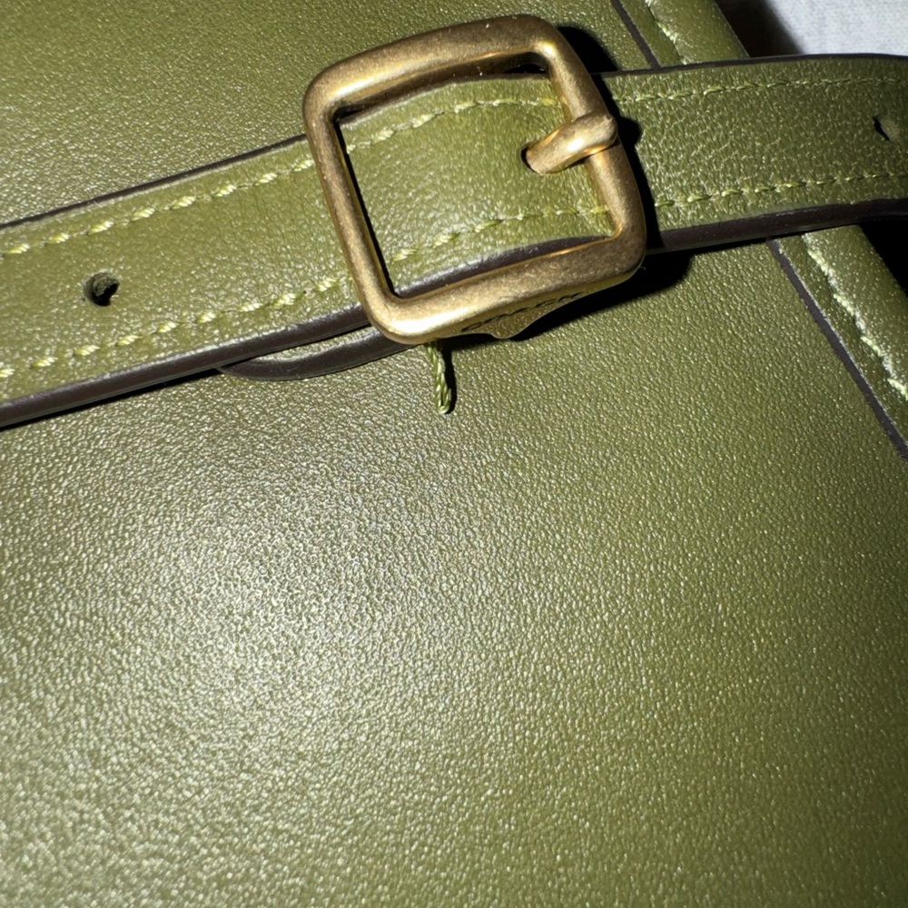 Coach Swing Zip Olive Green - Picture 3 of 4